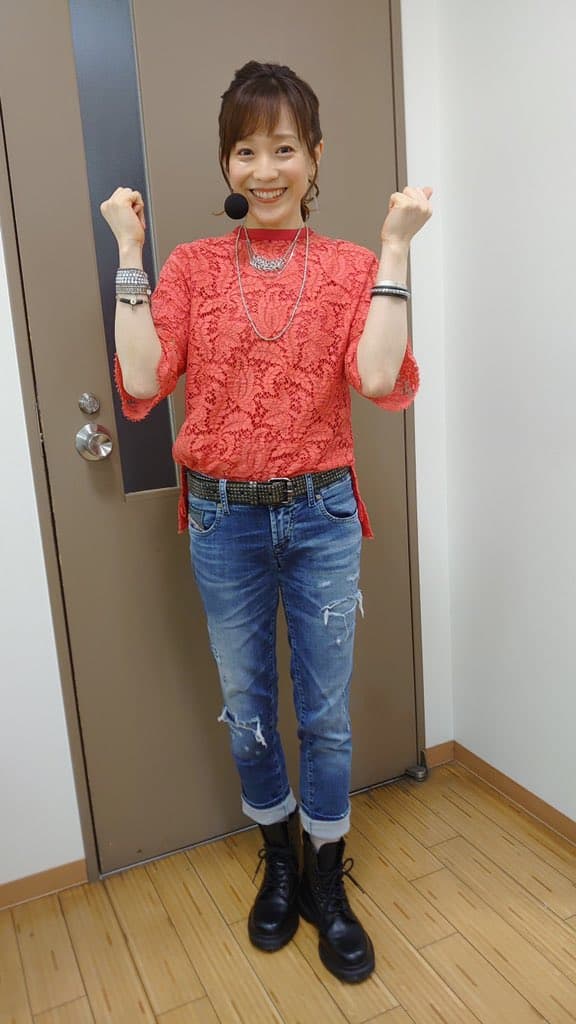 痩せた姿が話題となった江藤愛アナの全身が映った写真