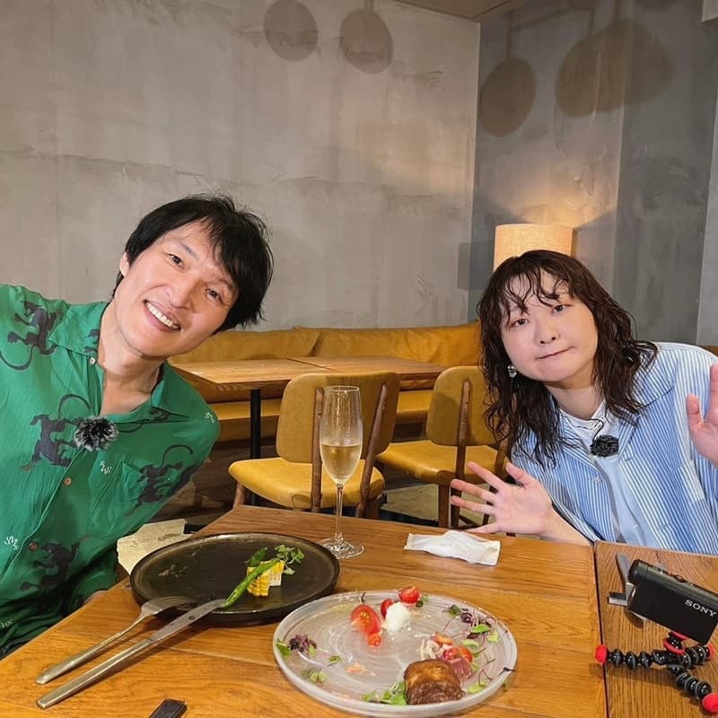 千原ジュニアと痩せて可愛くなった吉住とのツーショット写真