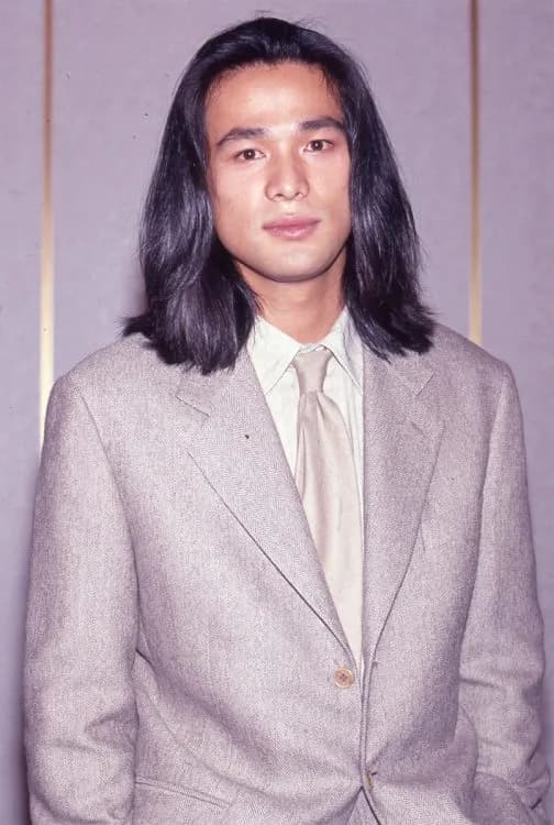 1190年代の長髪だった頃の江口洋介さんの写真