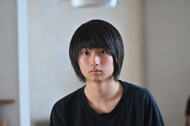 2020年ドラマ『恋する母たち』に出演していた時の痩せていた奥平大兼さんの写真