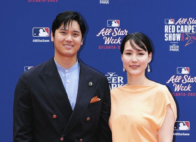 2025年オールスター戦のレッドカーペットに登場した大谷翔平選手と少し太ったと話題になった真美子夫人のツーショット写真
