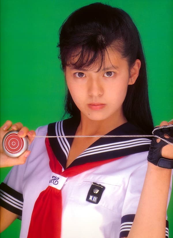 南野陽子のデビュー当時ドラマ「スケバン刑事Ⅱ」に出演していた時の写真