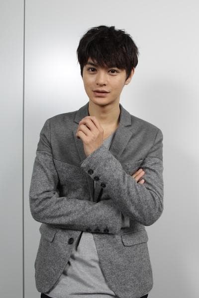 スリム体型で痩せていた2014年の瀬戸康史さんの写真