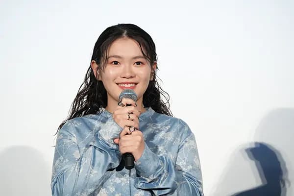 映画『港に灯がともる』に出演し瘦せたと話題になった富田望生さんの写真