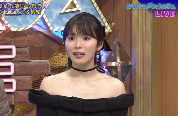 松岡茉優さんの顔が変わったと話題になった2025年の写真