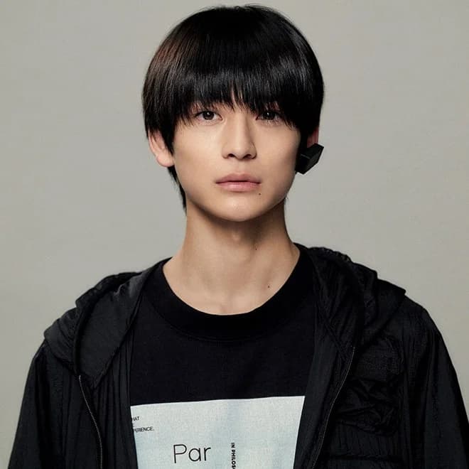 2020年ドラマ『最愛』に出演し、大人っぽさが増したと話題になった高橋文哉さんの写真