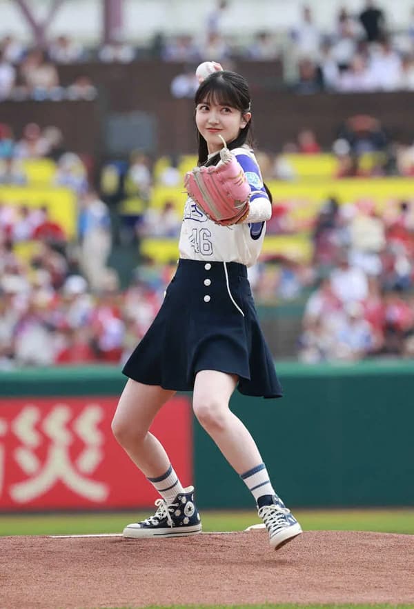 2024年始球式に登場し痩せた姿が話題になった久保史緒里さんの姿