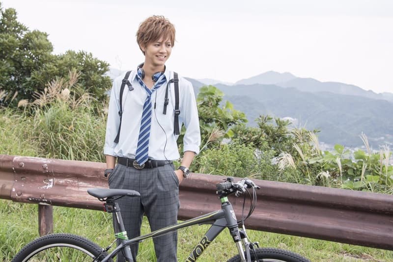 片寄涼太さんが2017年映画『兄に愛されすぎて困ってます』に出演し、仕上がったスリム体型を披露した際の画像