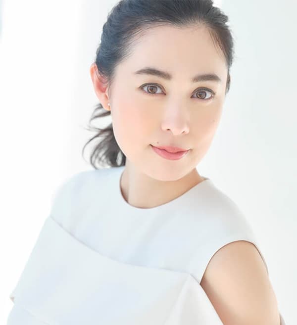 フェイスラインがややふっくらし始めた2022年当時の吹石一恵さんの姿