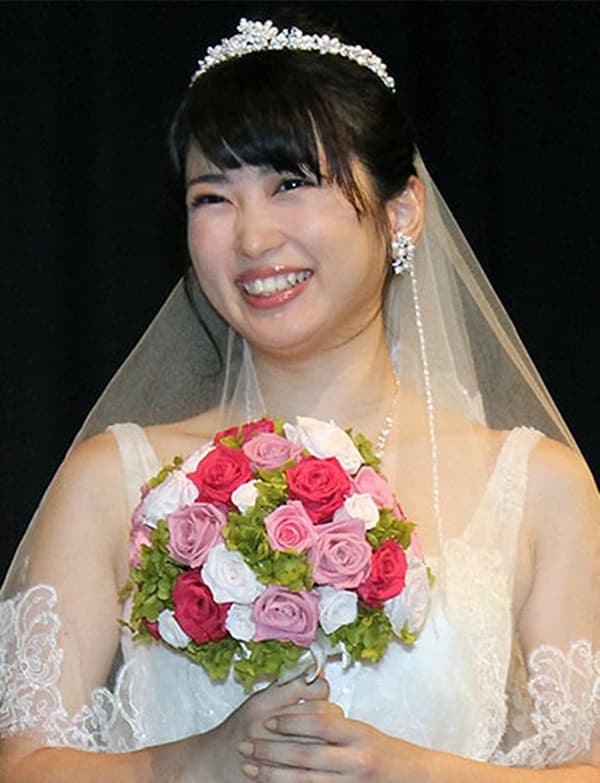 志田未来がウェディングドレスを着ている写真