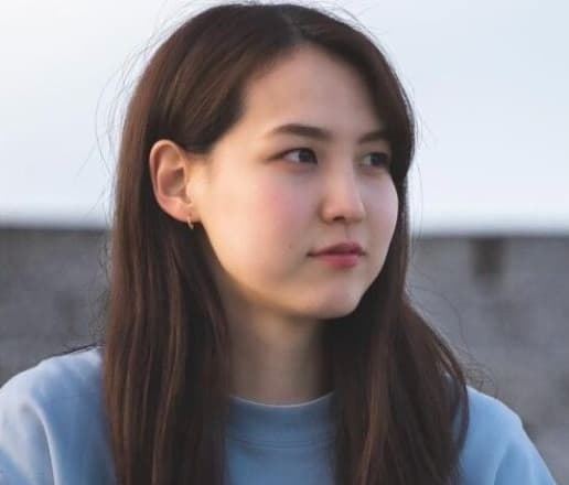 「おたふく顔」と言われる真美子夫人のほっぺたがふっくらした写真
