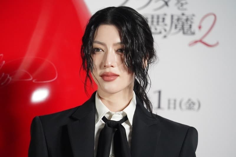 顔が変わったと話題になった三吉彩花さんの2026年映画『プラダを着た悪魔2』のジャパンプレミアイベントに参加した際の姿
