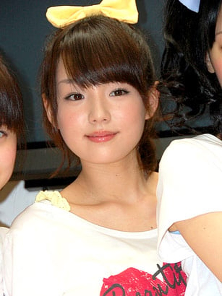 2011年の篠崎愛さんの顔と上半身