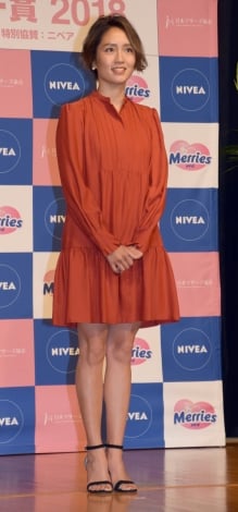 2018年のベストマザー賞授賞式に登場した和田明日香さんの画像