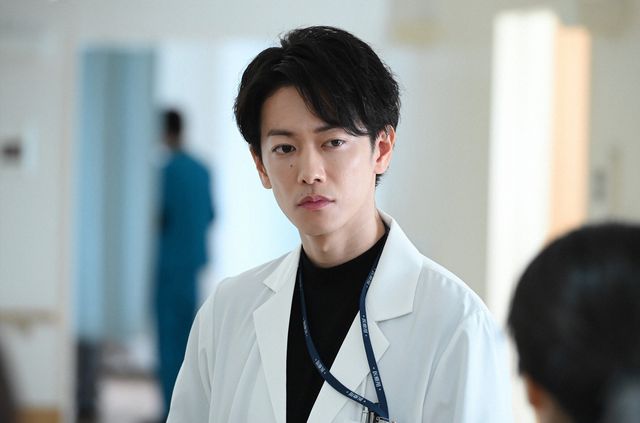 2020年の佐藤健さんのセンターパートのショート