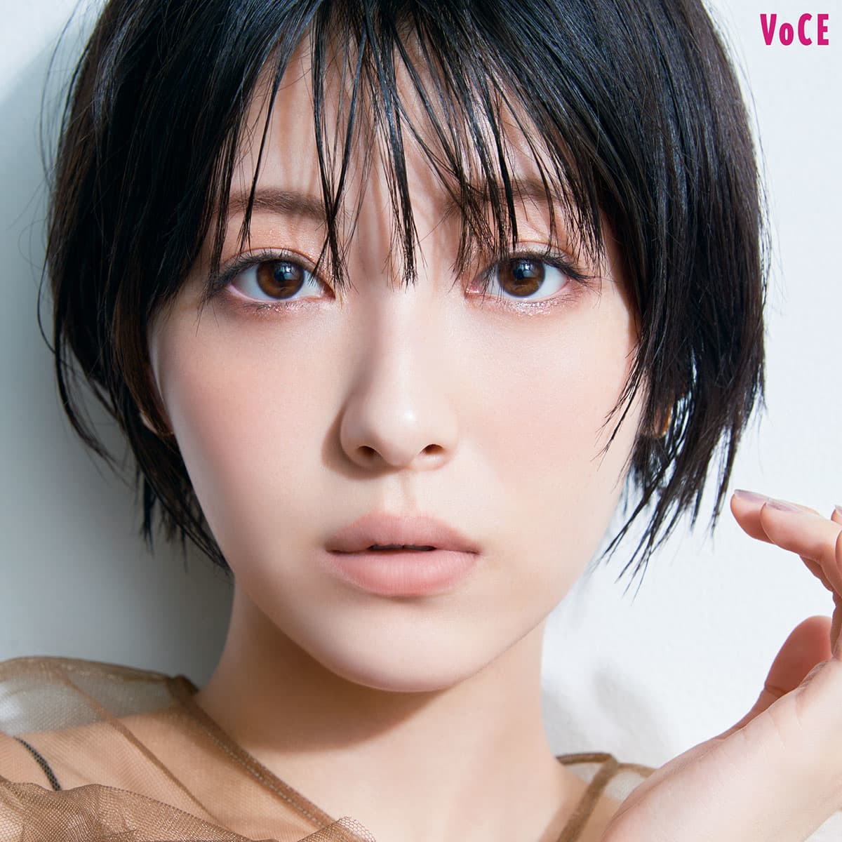 2023年頃の浜辺美波のウェットなタイトショート