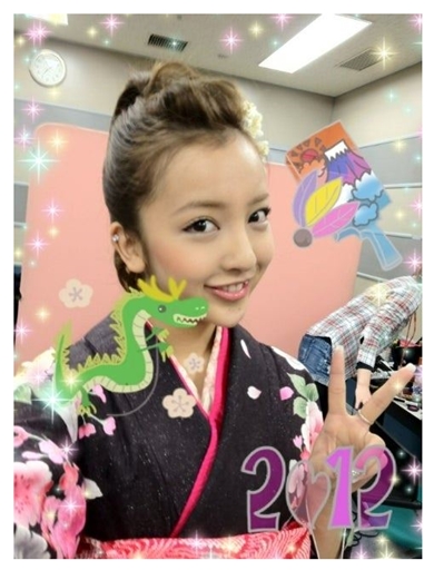 AKB48時代の板野友美の八重歯が見える笑顔