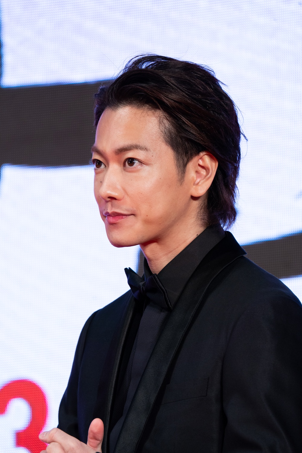 2019年の東京国際映画祭で斜め向きに写る佐藤健
