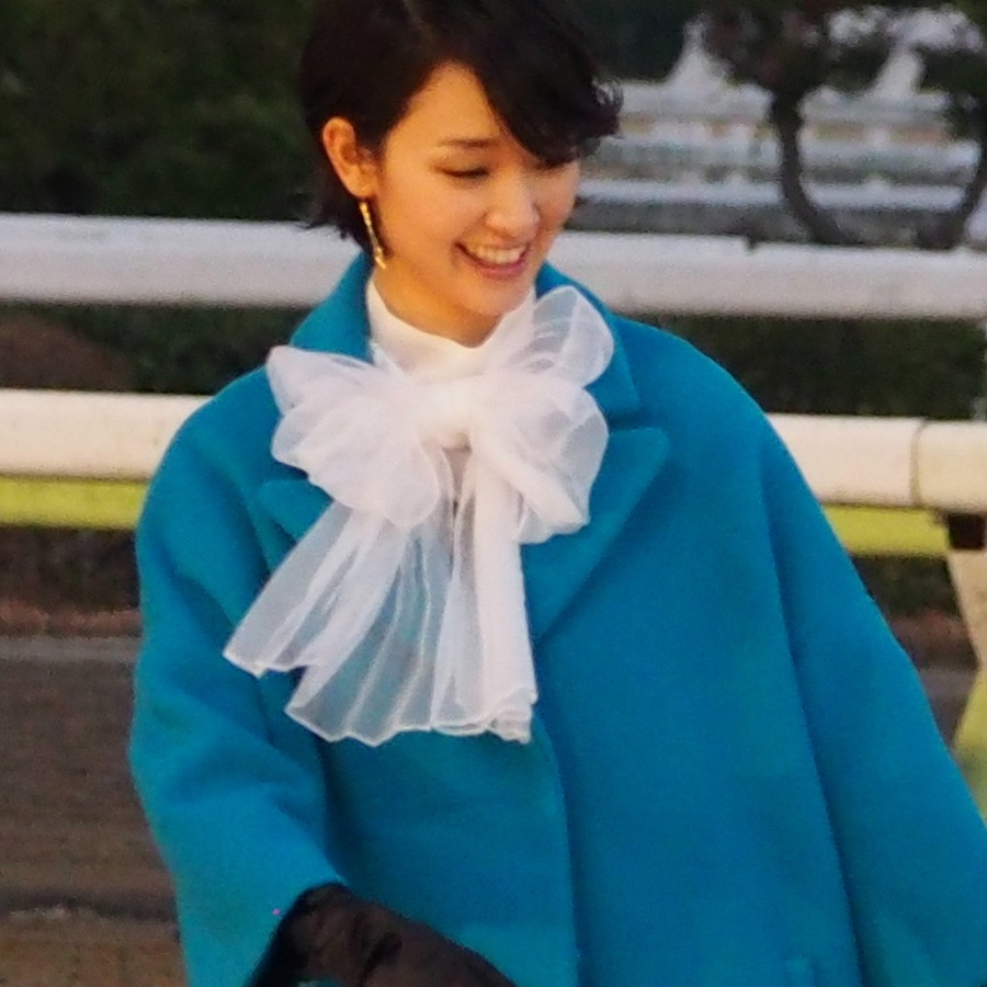 2016年の東京大賞典イベントに登場した剛力彩芽さん