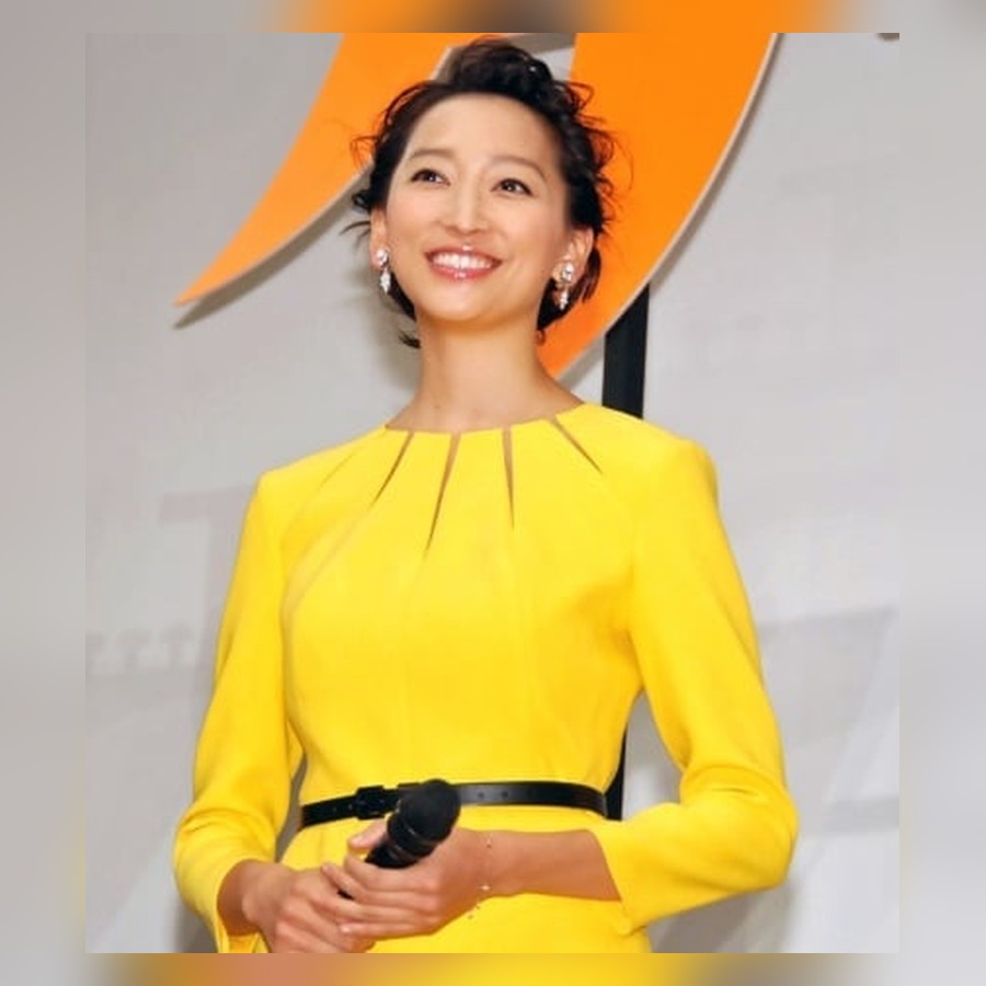 2016年に双子出産後のイベントへ登場した杏さん