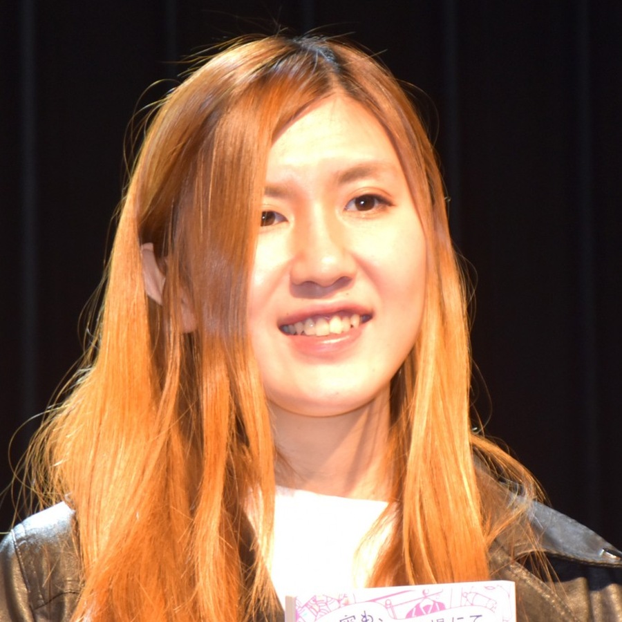 初エッセイ刊行イベントに登場した2022年の薄幸さん