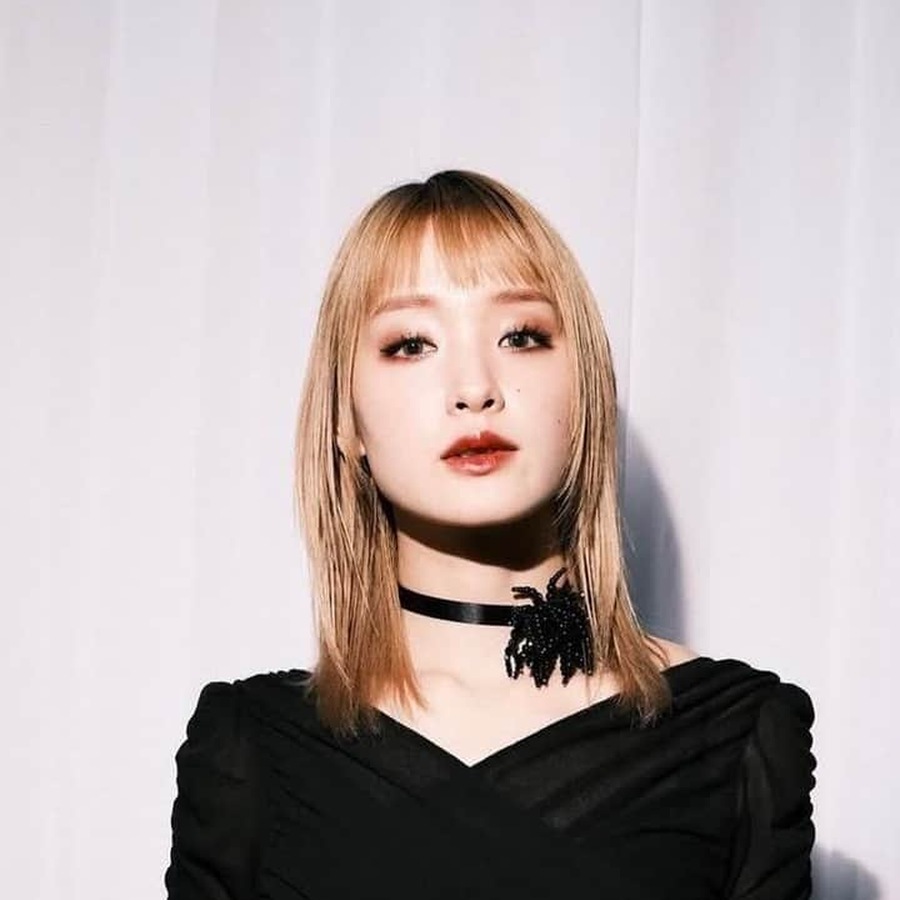 2026年2月に金髪と黒いドレス姿を披露した剛力彩芽さん