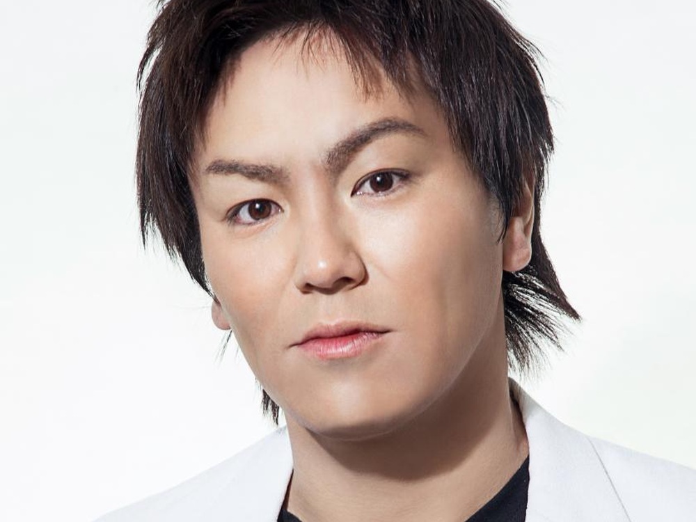 狩野英孝さん本人のマセキ芸能社公式プロフィール画像