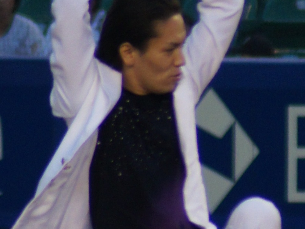 2014年の細身だった狩野英孝さん本人の全身画像