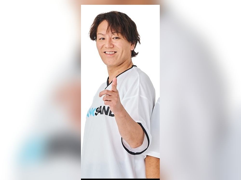 2026年のかのサンド公式画像に写る狩野英孝さん本人