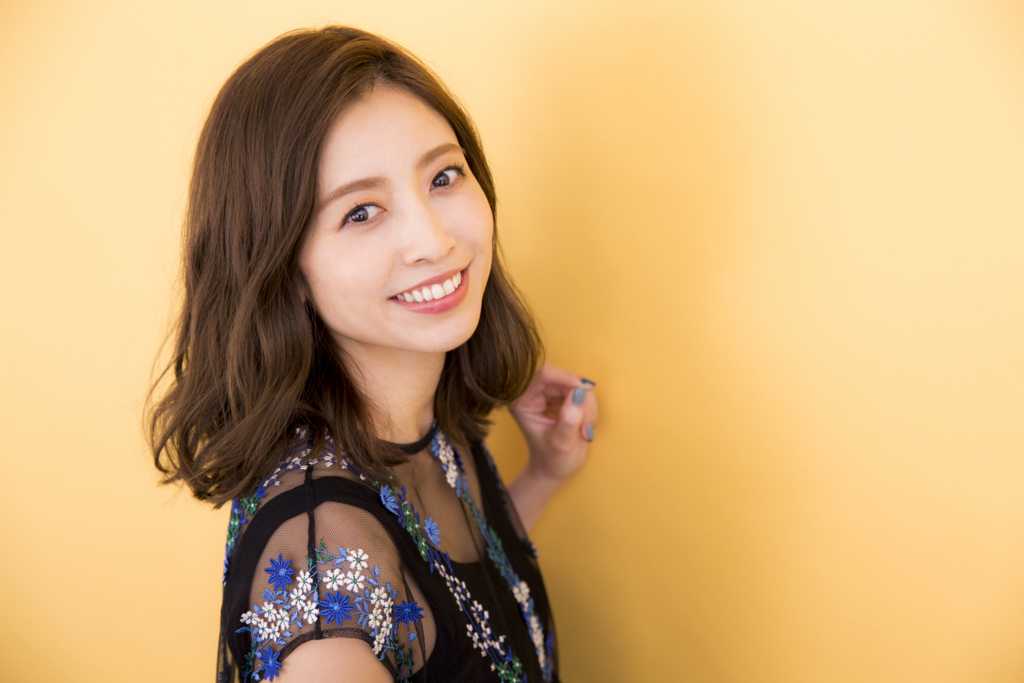 2017年のインタビューで笑顔を見せる片瀬那奈